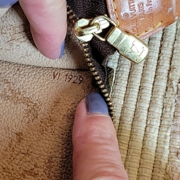 Louis Vuitton Pouch - Picture 4 of 9